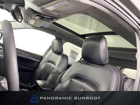 Used 2023 Jeep Grand Cherokee Limited image 2