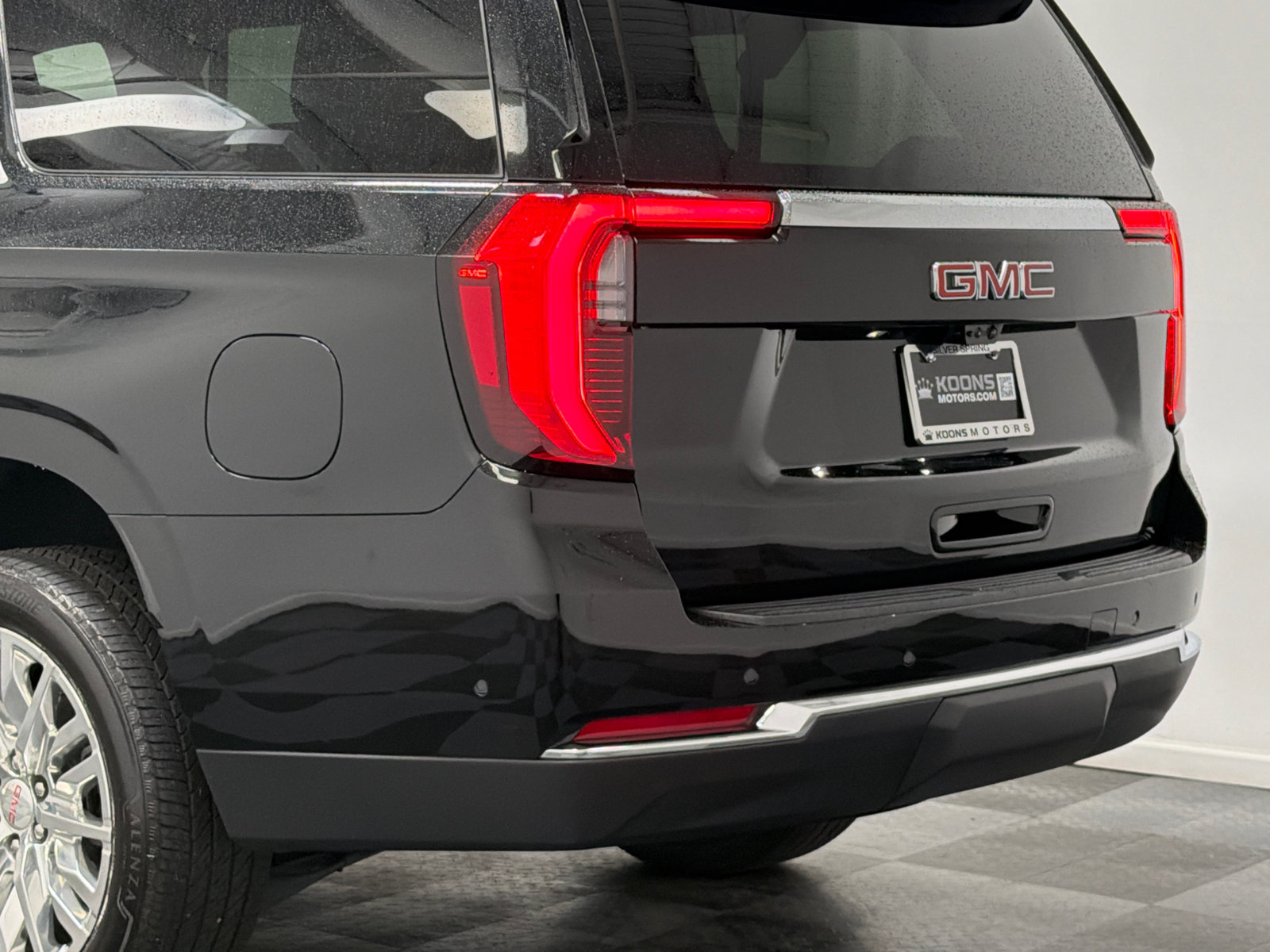 Used 2025 GMC Yukon XL Elevation w/ Elevation Premium Package AWD/4WD image 7