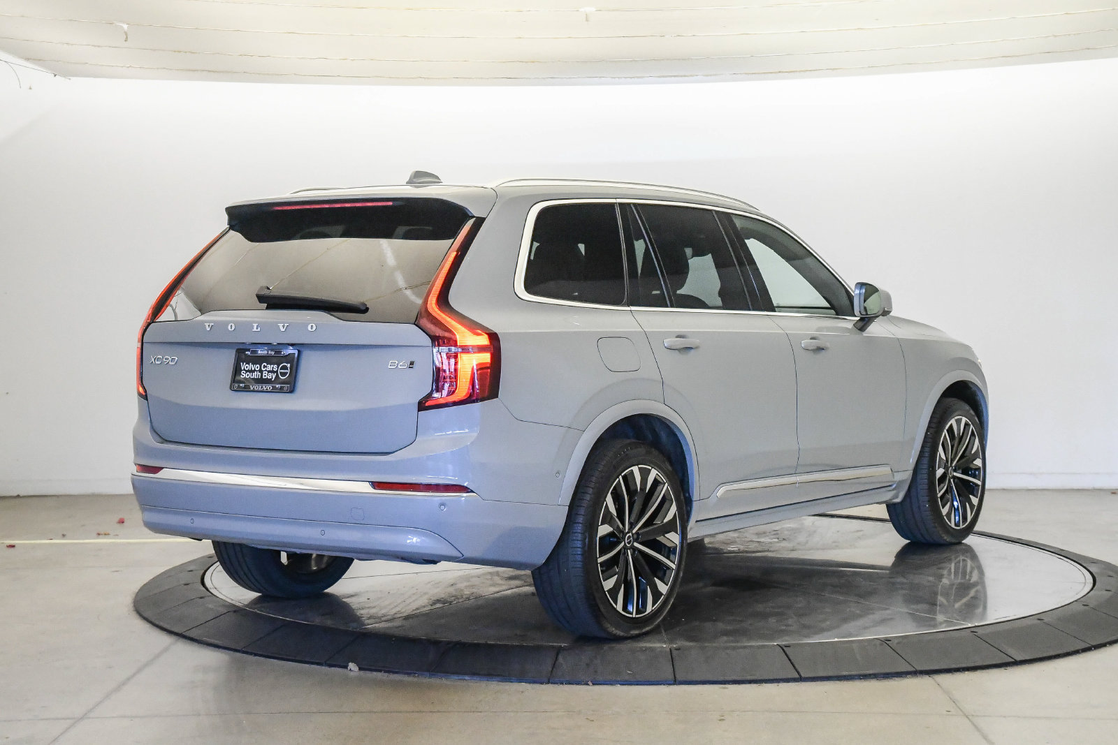 Certified 2026 Volvo XC90 B6 Plus AWD/4WD image 5
