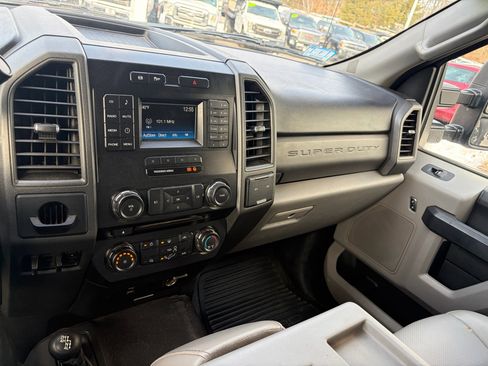Used 2018 Ford F550 4x4 Regular Cab Super Duty image 31