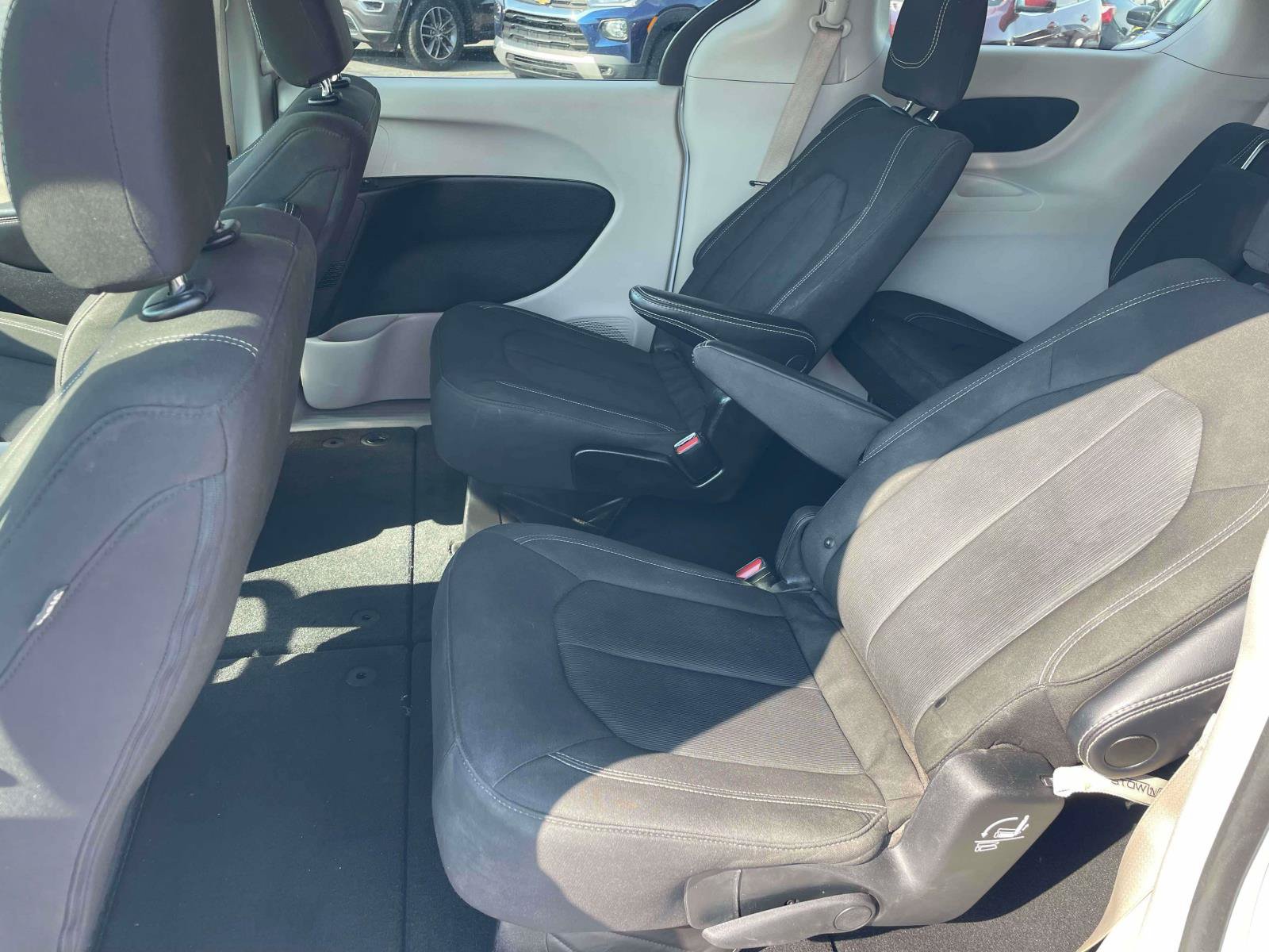 Used 2022 Chrysler Voyager LX FWD image 14