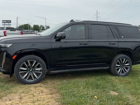 Used 2021 Cadillac Escalade Sport w/ Driver Assist Tech Package AWD/4WD image 3