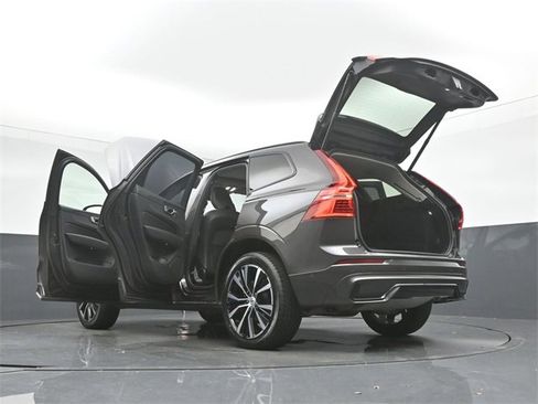 Used 2025 Volvo XC60 B5 Plus image 53