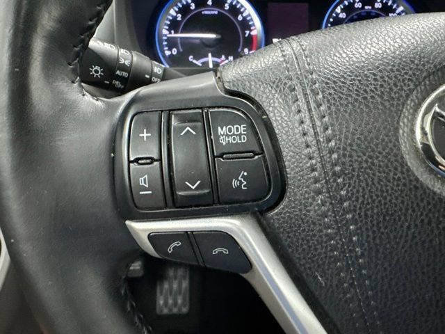 Used 2018 Toyota Highlander XLE AWD/4WD image 12