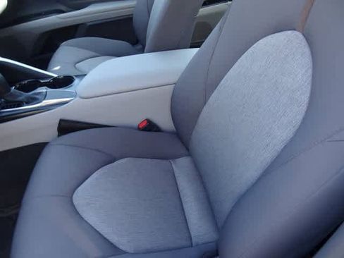 Used 2020 Toyota Camry LE w/ Convenience Package image 8