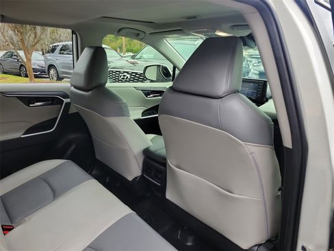 Used 2022 Toyota RAV4 XLE Premium image 41