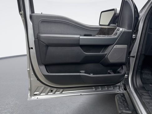 Used 2023 Ford F150 Lightning Lariat w/ Max Trailer Tow Package image 9