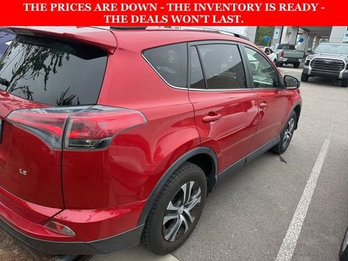 Used 2017 Toyota RAV4 LE FWD image 4