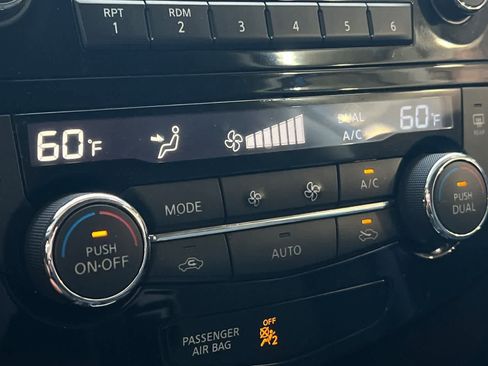 Used 2017 Nissan Rogue SV FWD image 21