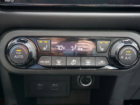 Used 2024 Nissan Kicks SR w/ SR Premium Package FWD image 13