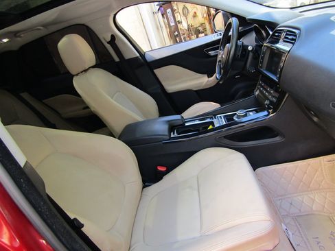Used 2018 Jaguar F-PACE Premium AWD/4WD image 5