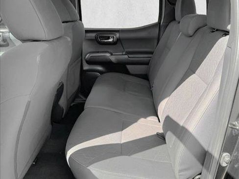 Used 2017 Toyota Tacoma TRD Off-Road AWD/4WD image 17