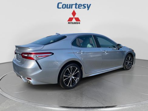 Used 2020 Toyota Camry SE w/ Carpet Mat Package FWD image 7
