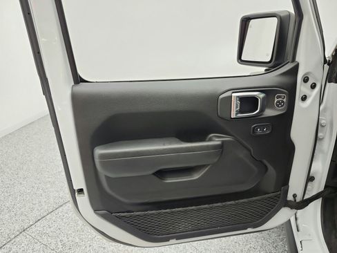 Used 2024 Jeep Wrangler Unlimited AWD/4WD image 14
