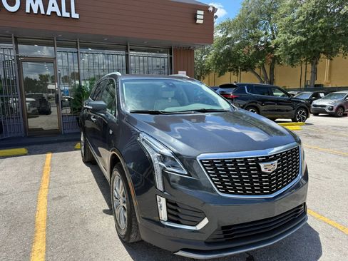 Used 2021 Cadillac XT5 Premium Luxury FWD image 3