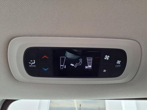 Used 2022 Chrysler Voyager LX image 16