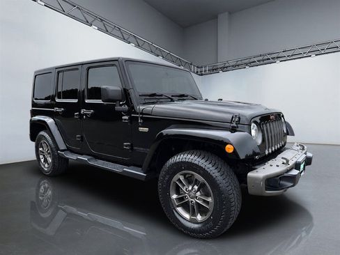 Used 2017 Jeep Wrangler Unlimited Sahara AWD/4WD image 8