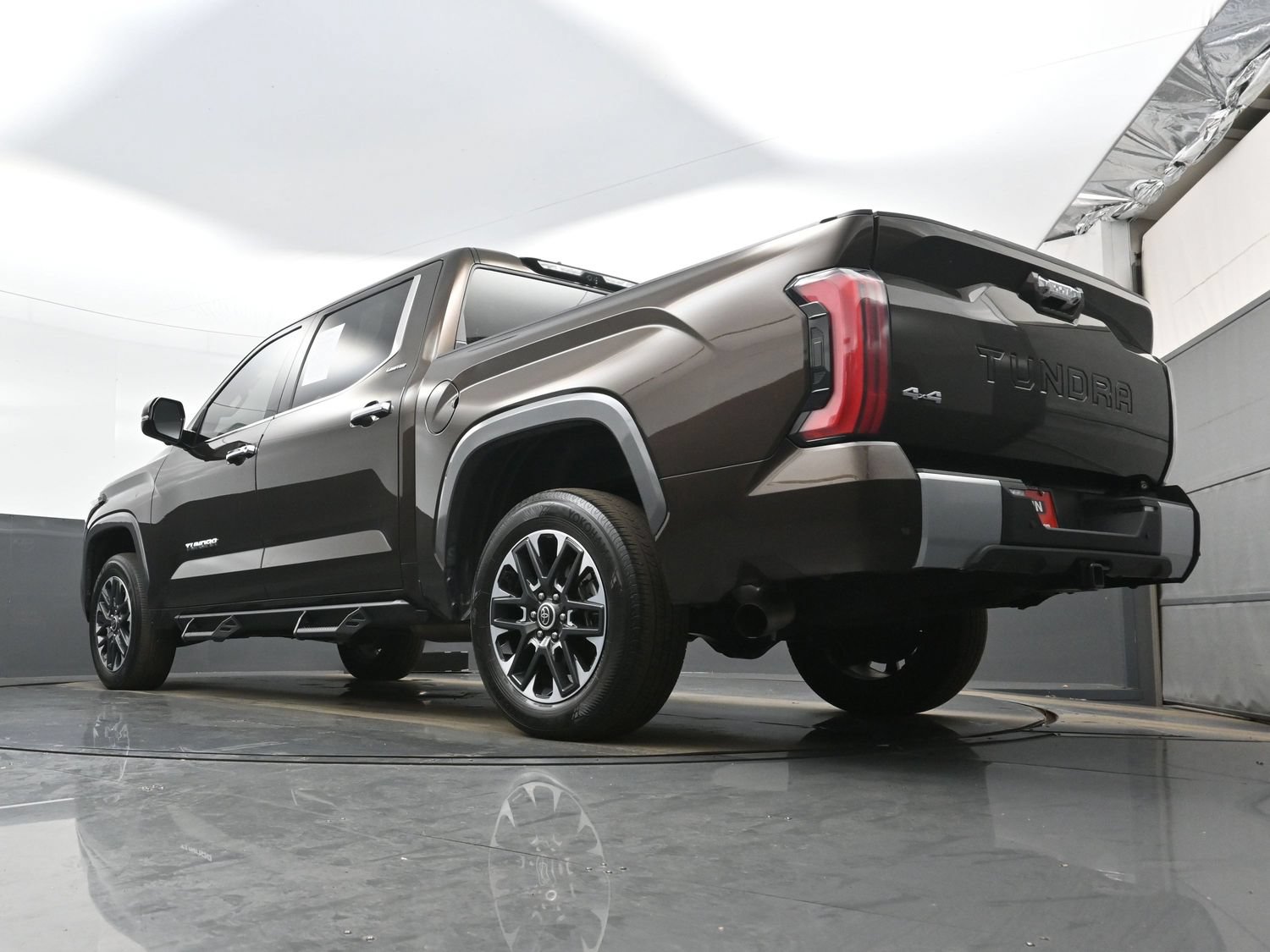 Used 2023 Toyota Tundra Limited AWD/4WD image 30