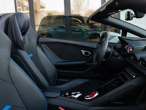 Used 2020 Lamborghini Huracan EVO image 31