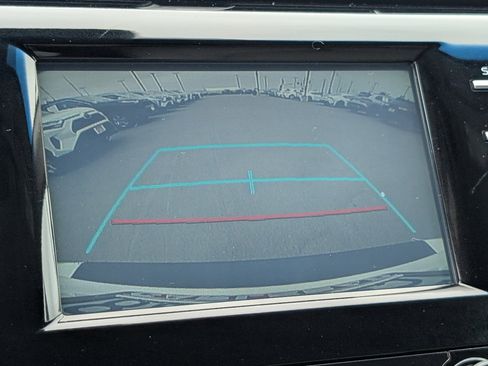 Used 2018 Toyota Camry SE FWD image 6
