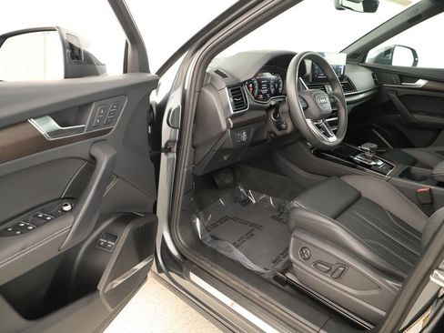 Certified 2025 Audi Q5 e Premium Plus w/ Premium Plus Package image 14