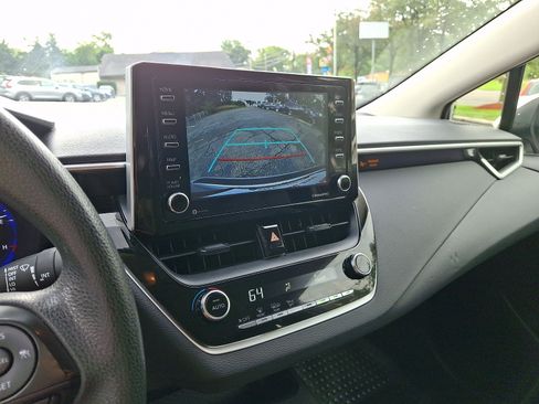 Used 2021 Toyota Corolla LE FWD image 24