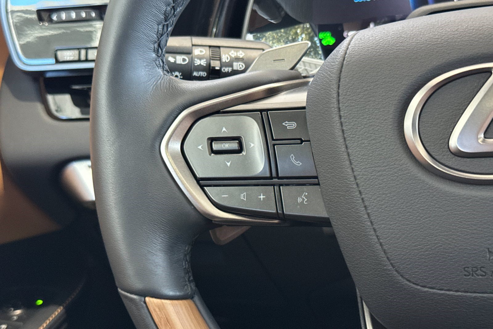 Certified 2026 Lexus RX 350h w/ Convenience Package AWD/4WD image 31