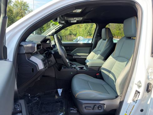 Used 2025 Toyota 4Runner Trailhunter AWD/4WD image 12