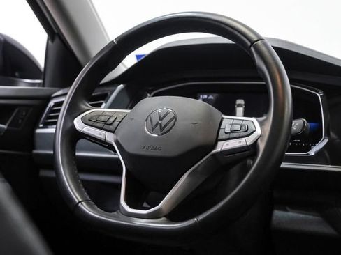 Used 2022 Volkswagen Jetta SE w/ Panoramic Sunroof Package FWD image 26