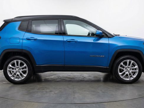 Used 2025 Jeep Compass Limited image 11
