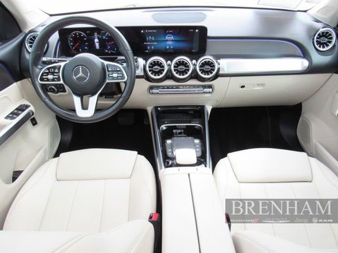 Used 2022 Mercedes-Benz GLB 250 w/ Premium Package image 22