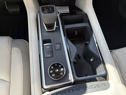 New 2026 Nissan Pathfinder SL image 17