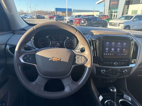 Used 2020 Chevrolet Traverse LT image 18