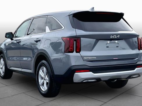 Used 2025 Kia Sorento LX FWD image 12