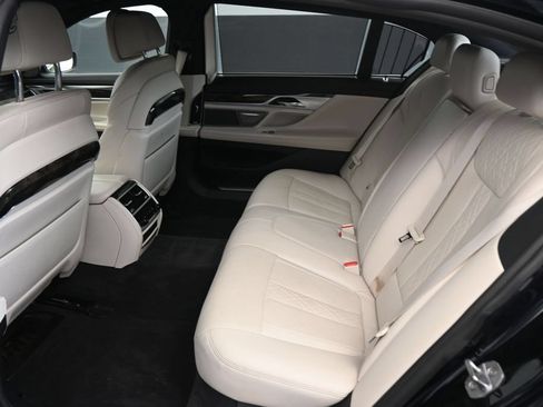 Used 2018 BMW 750i xDrive AWD/4WD image 16