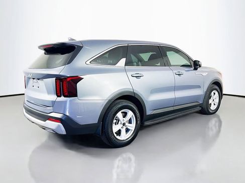 Used 2025 Kia Sorento LX image 9