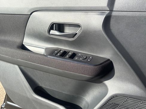 New 2026 Nissan Kicks S image 18