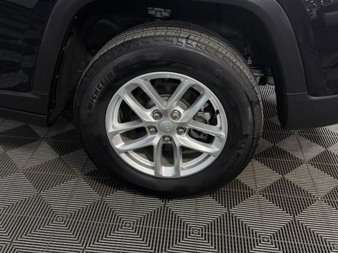 Certified 2025 Jeep Grand Cherokee Laredo X RWD image 12