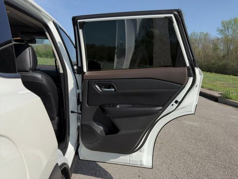 Used 2023 Nissan Rogue SL FWD image 30