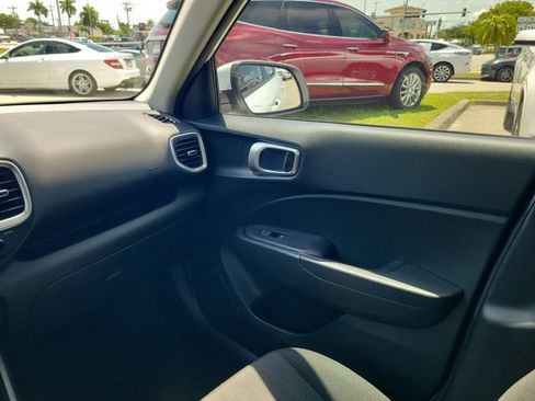 Used 2022 Hyundai Venue SE w/ Cargo Package FWD image 12