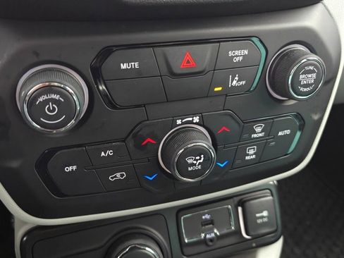 Used 2022 Jeep Renegade Latitude image 14