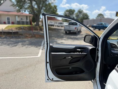 Used 2019 Dodge Grand Caravan GT FWD image 24