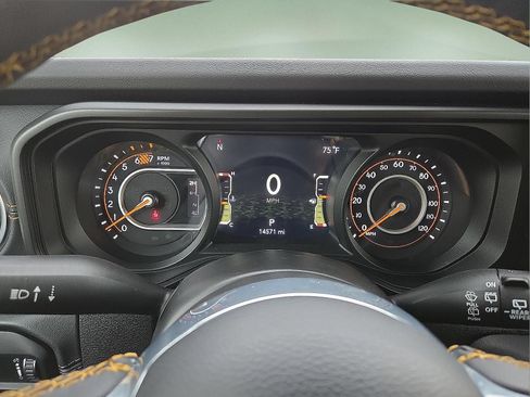 Used 2024 Jeep Wrangler Unlimited Sahara w/ Technology Group AWD/4WD image 5