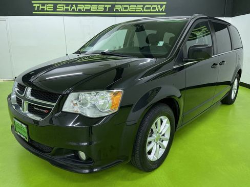 Used 2018 Dodge Grand Caravan SXT image 3
