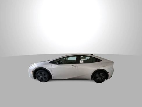 New 2026 Toyota Prius Plug-In Hybrid FWD image 5