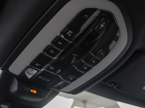 Certified 2026 Porsche Macan AWD/4WD image 25