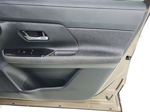 Certified 2025 Nissan Kicks SV FWD image 25