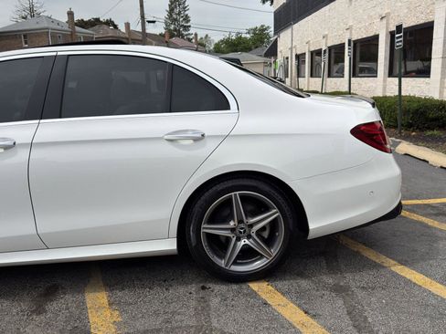 Used 2019 Mercedes-Benz E 300 4MATIC w/ Driver Assistance Package image 7
