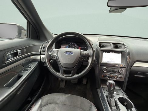 Used 2018 Ford Explorer XLT w/ XLT Appearance Package AWD/4WD image 13