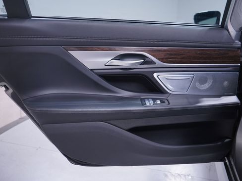 Used 2022 BMW 750i xDrive w/ Executive Package image 15